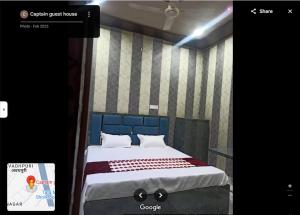 a room with a bed in a room with a tv at Captain Guesthouse in Mathura