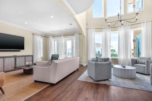 Televiisor ja/või meelelahutuskeskus majutusasutuses Fathom Resort by Gulf Coast Getaways +91 fotot