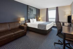 Letto o letti in una camera di Super 8 by Wyndham Lachenaie/Terrebonne