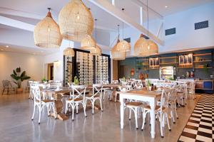 En restaurant eller et andet spisested på Auob Country Lodge