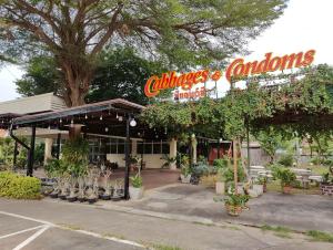 Bangunan di mana terletaknya hotel +20 gambar
