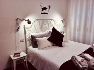 A bed or beds in a room at Maison de Maff