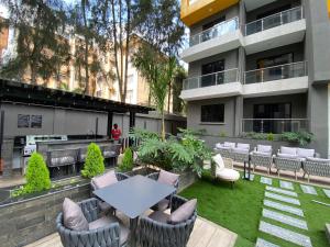 Κήπος έξω από το Immah