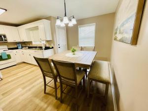 a kitchen with a dining room table and chairs at Eastgate 18A beautiful townhouse in Hammond