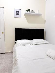 Ένα ή περισσότερα κρεβάτια σε δωμάτιο στο Habitación doble con entrada independiente y baño privado