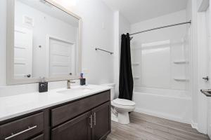 Gallery image of Affordable 2-Bedroom Fishers - Pool View in Fishers