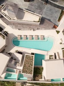 Bazén v ubytování Enarma Suites & Spa Wellness Retreat nebo v jeho okolí