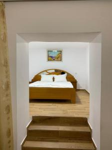 Ένα ή περισσότερα κρεβάτια σε δωμάτιο στο Rajan Shehaj Apartment