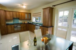 Una cocina o zona de cocina en The Kenmare Bay Hotel & Luxury Lodges Resort