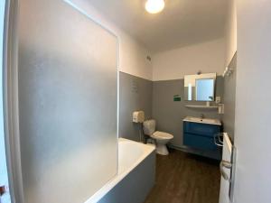 Bagno di Hôtel L'Oustalet