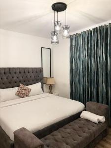 Ένα ή περισσότερα κρεβάτια σε δωμάτιο στο Snyder luxe homes