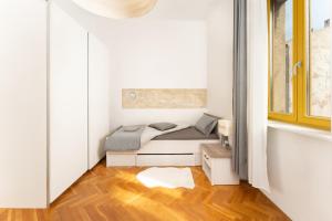 Posezení v ubytování Artistic luxury flat with Colosseum view