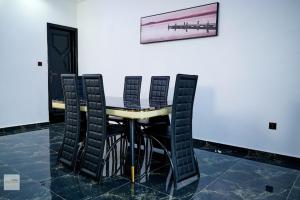 Møde- og/eller konferencelokalet på Chic spacious villa with pool + 7 billeder