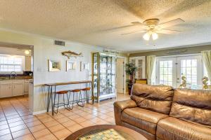 Istumisnurk majutusasutuses 3 Mi to Beaches Corpus Christi Home with Pool