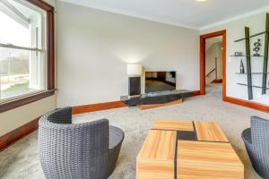 Fotografie z fotogalerie ubytování 4 Mi to Downtown Toledo Walkable Riverside Apt v destinaci Toledo