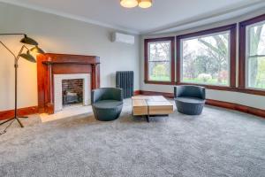 Fotografie z fotogalerie ubytování 4 Mi to Downtown Toledo Walkable Riverside Apt v destinaci Toledo