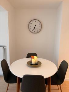 Fotografija u galeriji objekta Room with ensuite and garden u Briselu