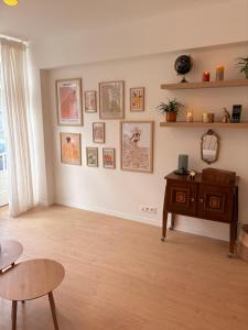 Prostor za sedenje u objektu Room with ensuite and garden