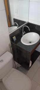 Et badeværelse på Suíte em cobertura próximo praia Da Barra do Jucu