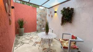 a patio with a table and two chairs in a room at Shop Motel in Campina Grande