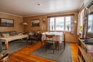 Gallery image of Et historisk hus med sjel in Tjørhom +19 photos