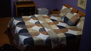 Katil atau katil-katil dalam bilik di Luster Hotel & Suites
