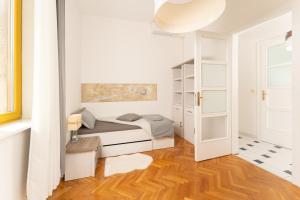 Posezení v ubytování Artistic luxury flat with Colosseum view