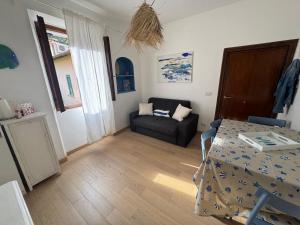 A seating area at Appartamento con vista mare a Porto Santo Stefano