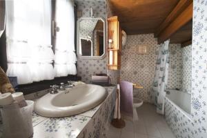 a bathroom with a sink and a mirror and a tub at Le piagge della sala in Bullicame +40 photos