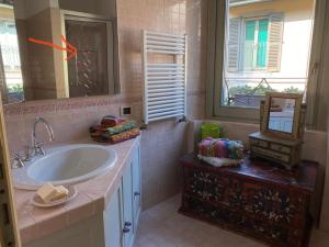 a bathroom with a sink and a mirror at La Casetta sui tetti in Bergamo +8 photos
