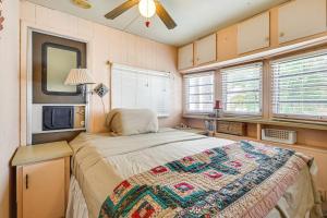 Gallery image of Swim, Fish and Play Pet-Friendly Gem in Fort Myers in Fort Myers +16 photos