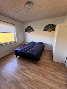 Postel nebo postele na pokoji v ubytování Hus tæt på Danfoss universe og strand