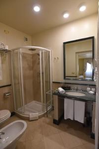 Koupelna v ubytování Suite Hotel Santa Chiara