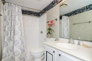 Vannituba majutusasutuses Robinson by Bryant Real Estate +22 fotot