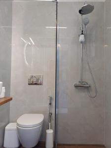 A bathroom at Jimmy’s Studios Még 33 kép