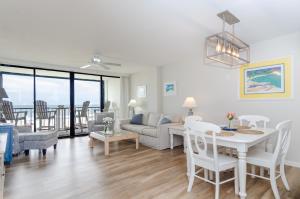 Istumisnurk majutusasutuses Island Daze by Bryant Real Estate