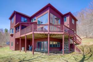Afbeelding uit fotogalerij van Secluded Adirondack Cabin about 5 Mi to Sacandaga Lake in Broadalbin