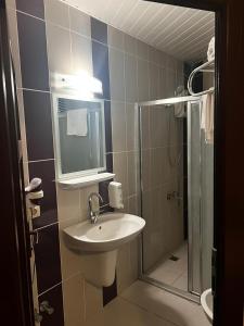 Koupelna v ubytování Denizkumu Hotel
