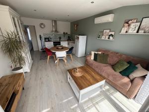 Η κουζίνα ή μικρή κουζίνα στο Sublime et paisible maison sur Bellegarde entre Nimes et Arles