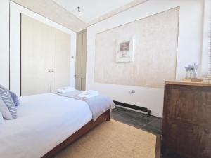Postel nebo postele na pokoji v ubytování 1 bedroom flat in Kings Cross