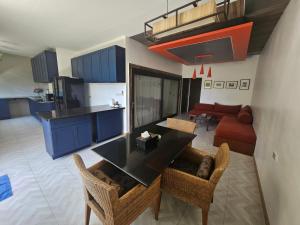 Kuchyň nebo kuchyňský kout v ubytování Samui Mekkala Seaview