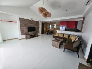 TV a/nebo společenská místnost v ubytování Samui Mekkala Seaview