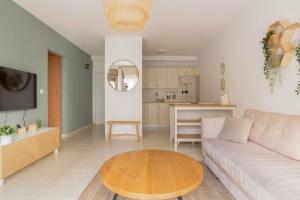Lovely 1BR Apt Florentin Center-Elevator-Balcony的厨房或小厨房