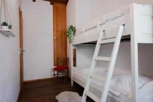 Postel nebo postele na pokoji v ubytování Garda Lake & Relax - An Authentic Experience Between Lake & Baldo