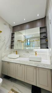 Ένα μπάνιο στο Luxury House in COP30 Condominium