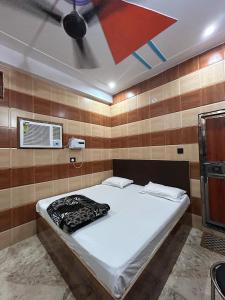 Ένα ή περισσότερα κρεβάτια σε δωμάτιο στο Chandra Guest House +17 φωτογραφίες