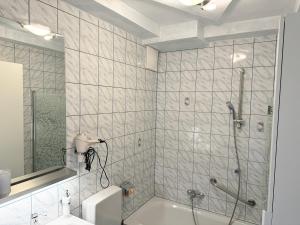 a bathroom with a shower and a bath tub at Seewohnung Zentral in Millstatt