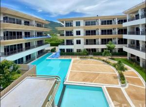 Bazén v ubytování Terraza Lamai Modern One Bedroom Apartment with Pool & Terrace nebo v jeho okolí