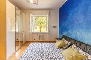 Postel nebo postele na pokoji v ubytování Como-Swiss 15 min - Big Home with Parking - Terrace - Wifi