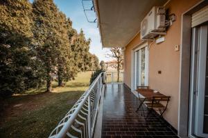 Balkón nebo terasa v ubytování Como-Swiss 15 min - Big Home with Parking - Terrace - Wifi